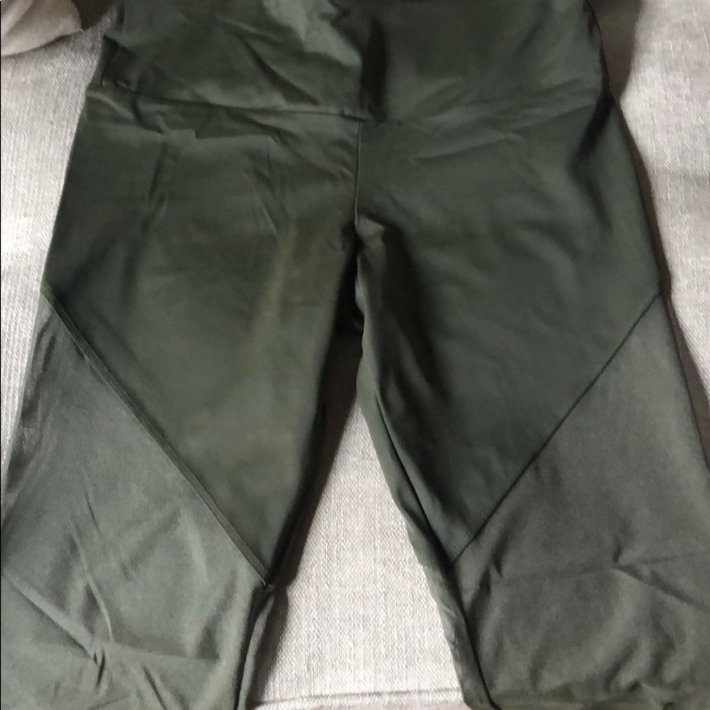 Onzie Camo Green Mesh cutout Capri leggings